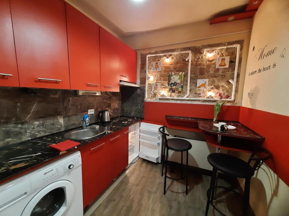 Midnight Cats' Apartment In Rynok Square Світло Є Завжди! Львов Экстерьер фото