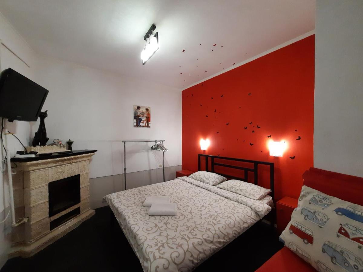 Midnight Cats' Apartment In Rynok Square Світло Є Завжди! Львов Экстерьер фото